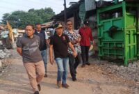 Camat Ciledug Mendampingi Pj Walikota Tangerang Tinjau TPS Ditengah Pemukiman Warga