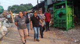 Camat Ciledug Mendampingi Pj Walikota Tangerang Tinjau TPS Ditengah Pemukiman Warga