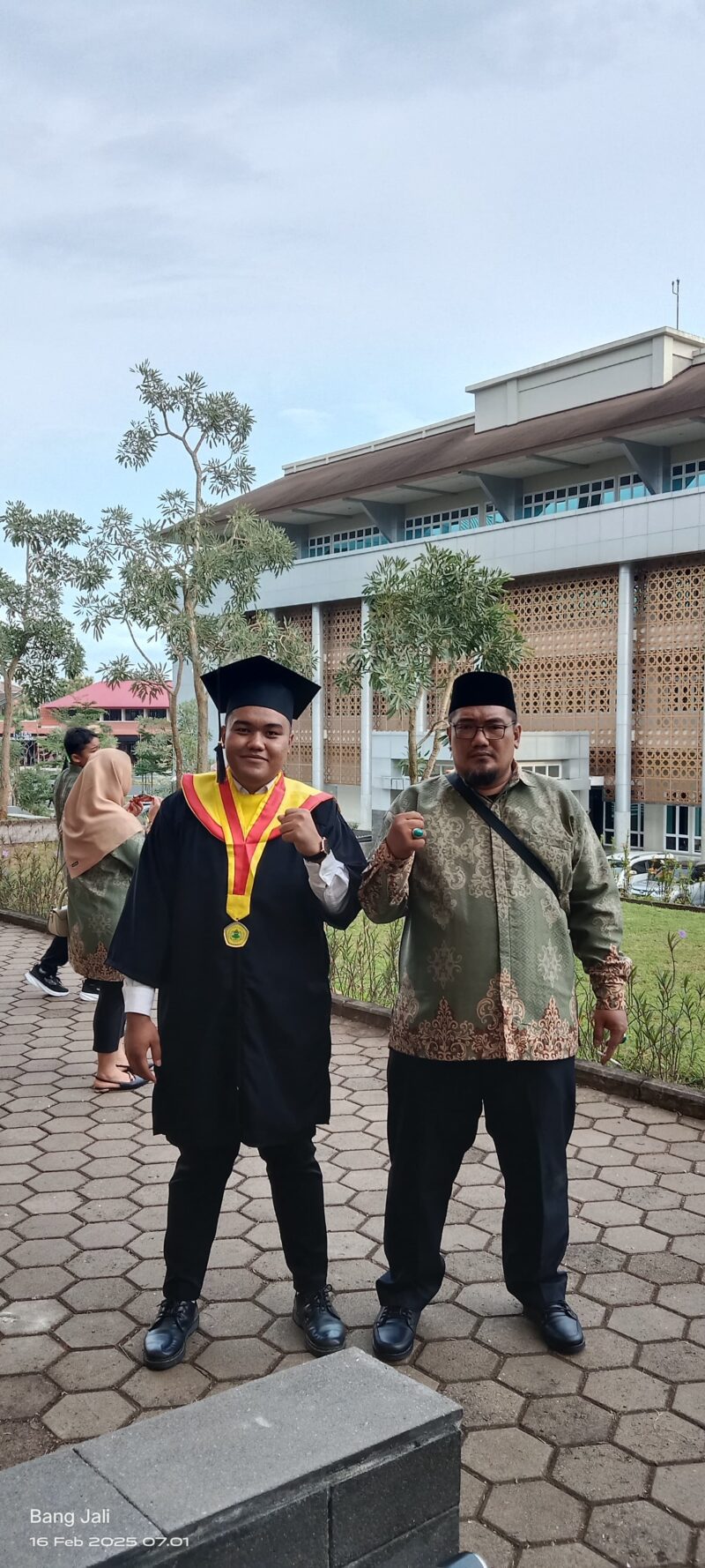 Penjaga GOR Balai Rakyat Karawaci Sukses Sekolahkan Anak Hingga Sarjana.