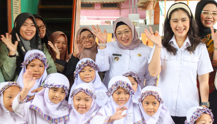 Wamen Kemendukbangga Kunjungi SPPG di Kecamatan Curug