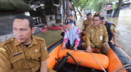 Terputusnya Akses Jalan, Pemkot Tangerang Distribusikan Bantuan Transportasi dan Logistik.