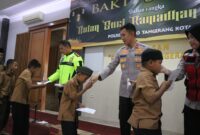 Peduli Yatim dan Piatu, Polres Metro Tangerang Kota Bakti Sosial di Yayasan Putra Asih Tangerang.