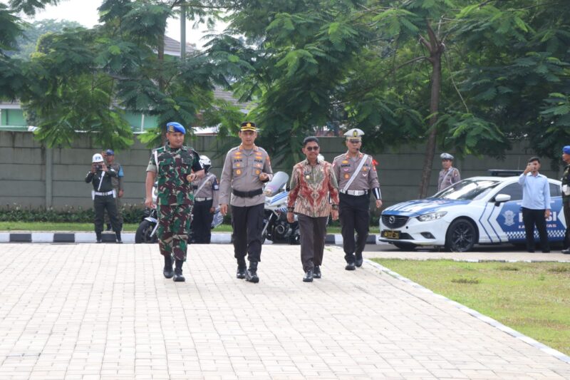 Apel Gelar Pasukan Operasi Ketupat Jaya 2025 di Tangerang, Kapolres: Cek Kesiapan Personel dan Sarpras.