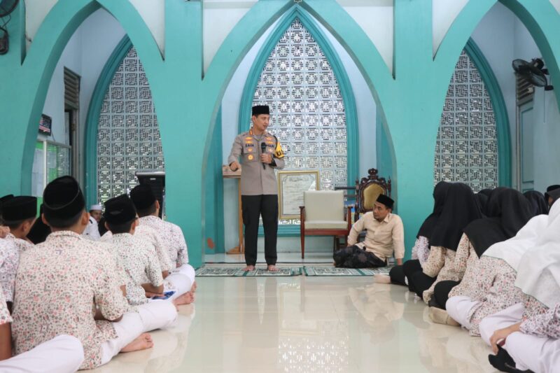 Safari Ramadhan, Kapolres Disambut Ratusan Santri Annuqthah, Pinang Kota Tangerang.