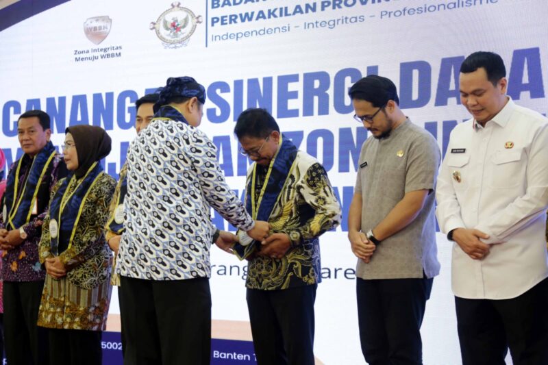 Walikota Tangerang Serahkan LKPD Ke BPK Banten
