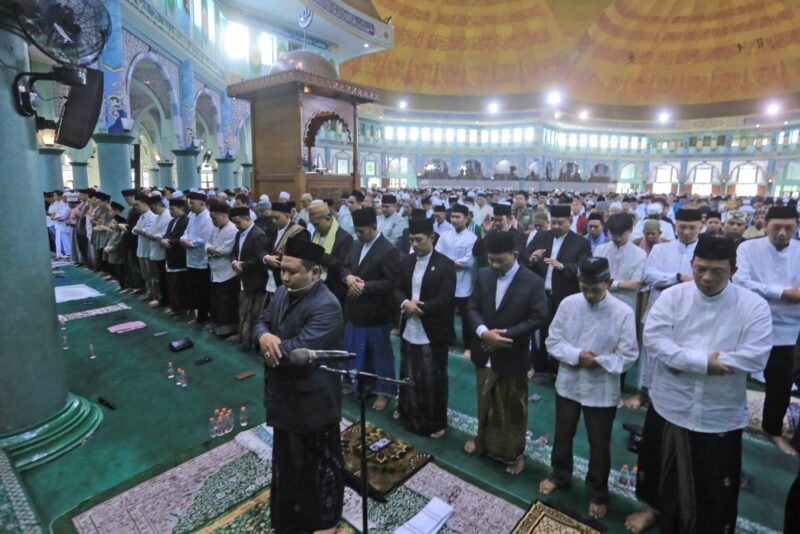 Salat Idulfitri Bareng Wamenkes RI, Sachrudin-Maryono Komitmen Penuhi Kebutuhan Dasar Masyarakat Lewat 3G.