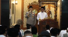 Pesan Waka Polres Metro Tangerang Kota Saat Tarawih Keliling di Periuk Bersama Forkopimda