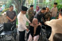 Pemkot Tangerang Serahkan Bantuan Kursi Roda saat Safari Ramadan