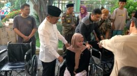 Pemkot Tangerang Serahkan Bantuan Kursi Roda saat Safari Ramadan
