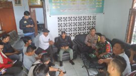 Respon Cepat, Bhabinkamtibmas Desa Lemo Polsek Teluknaga Bersama TNI dan Kepala Desa Selesaikan Konflik Tembok Halangi Akses Warga