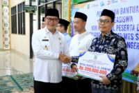 Wakil Wali Kota Tangerang Serahkan Bantuan Pendidikan