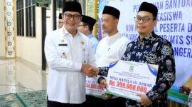 Wakil Wali Kota Tangerang Serahkan Bantuan Pendidikan