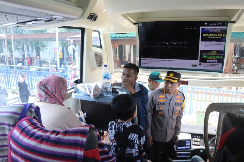 Kapolres Berikan Pesan Keselamatan Berlalu lintas kepada Pengemudi Bus di Terminal Poris Plawad