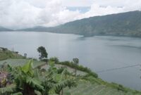 Ketua SMSI Kota Tangerang Menikmati Wisata Alam Danau Bawah Solok.