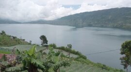 Ketua SMSI Kota Tangerang Menikmati Wisata Alam Danau Bawah Solok.