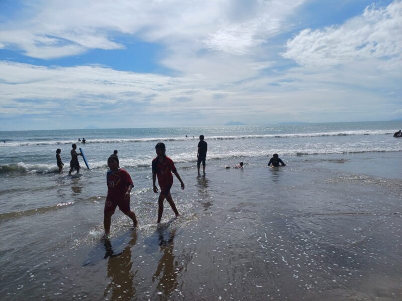 Pantai Anyer: Pilihan Tepat untuk Liburan Lebaran Bersama Keluarga.