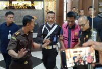 Kadis DLH Tangsel Resmi Ditahan Kajari Banten.