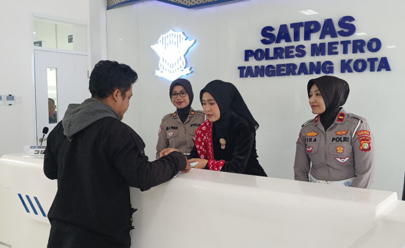 Satlantas Polres Metro Tangerang Kota Tunjukan Sisi Anggun dan Humanis di Hari Kartini.