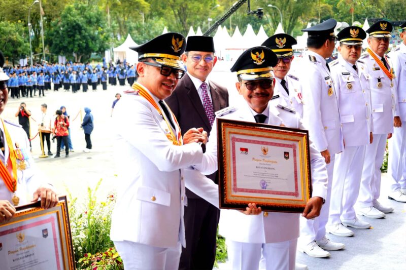Pemkot Tangerang Kembali Terima Penghargaan dari Kemendagri