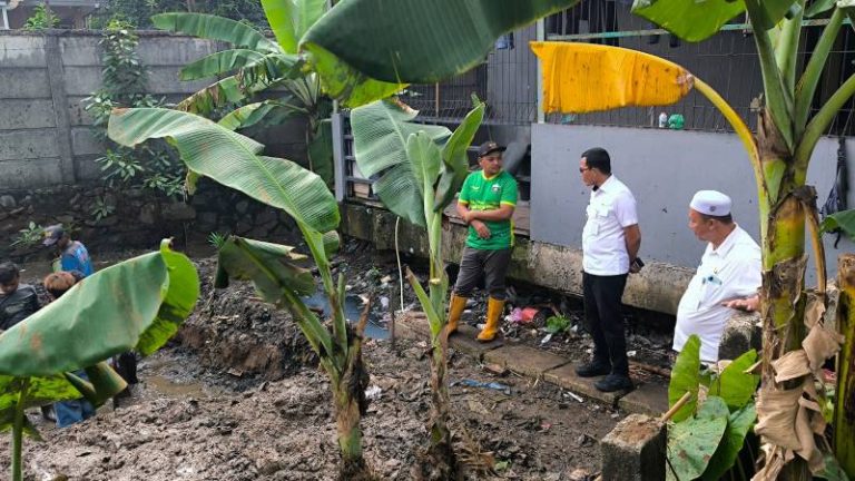 Camat Karang Tengah Pantau Proses Pembangunan Kolam Ulakan dan Sistem Pompa Listrik.