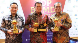 Bupati Tangerang Terima Penghargaan Top Pembina BUMD di Ajang TOP BUMD Awards 2025