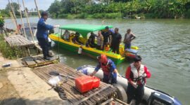 Bersama BPBD dan Basarnas, Polisi Cari Driver Taksi Online Jasadnya Dibuang ke Kali Baru di Teluknaga