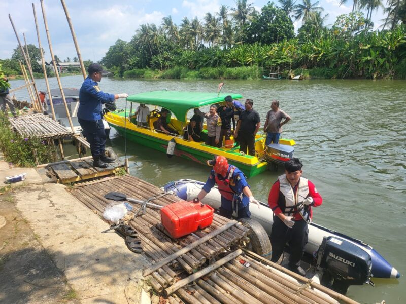 Bersama BPBD dan Basarnas, Polisi Cari Driver Taksi Online Jasadnya Dibuang ke Kali Baru di Teluknaga