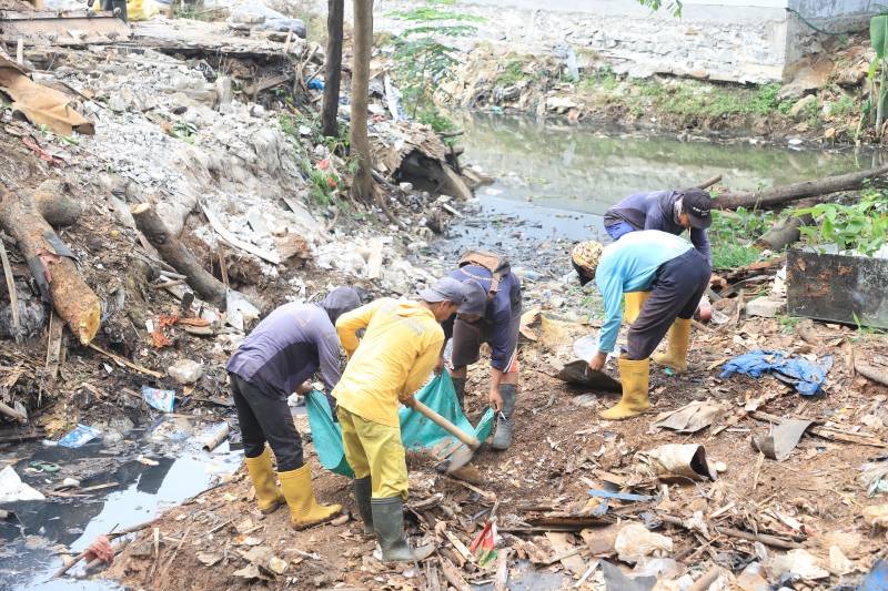 Dinas PUPR Kota Tangerang Kembali Tingkatkan Aktivitas Normalisasi Sungai.