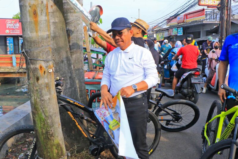 Wali Kota dan Wakil Wali Kota Tangerang Kompak Bareng Warga Gotong Royong Bersihkan Kali Sipon.