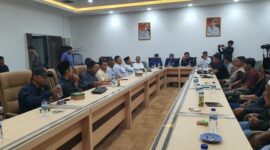 Foto: Warga Huntara Cigobang Melakukan Audiensi dengan Anggota Fraksi DPRD Provinsi Banten.