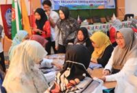 Pegawai Kecamatan Cibodas Mengikuti Kegiatan Cek Kesehatan.