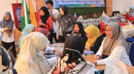 Pegawai Kecamatan Cibodas Mengikuti Kegiatan Cek Kesehatan.