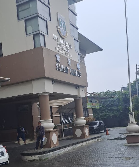 Samsat Ciledug Berikan Pelayanan Buruk Terhadap Seorang Disabilitas.