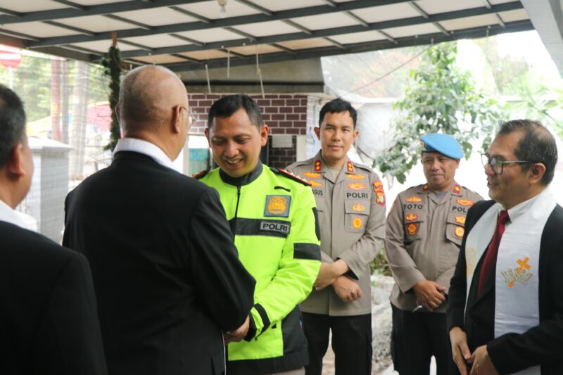 Pastikan Ibadah Kenaikan Isa Al-Masih Aman, Kapolres Metro Tangerang Kota Patroli Sepeda Motor Pantau Gereja.