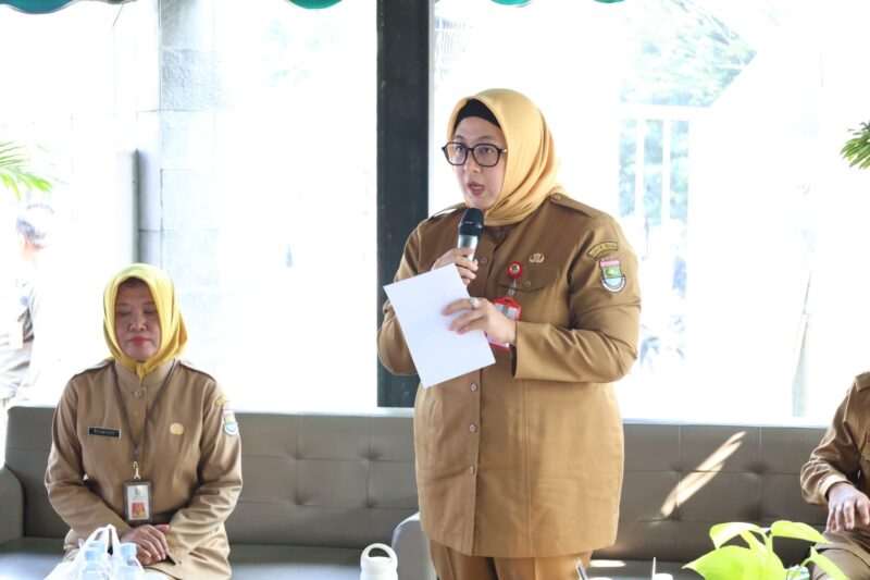 Wabup Tangerang Tinjau Gerakan Pangan Murah dan Bazar UMKM.