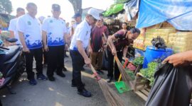 Pemkot Tangerang Bersama Ribuan Warga Gelar Aksi Bersih Bersih.