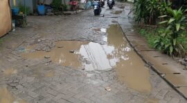 Jalan di Wilayah Kunciran Jaya Rusak Parah, Warga Minta Wali Kota Lihat Ke Lokasi.