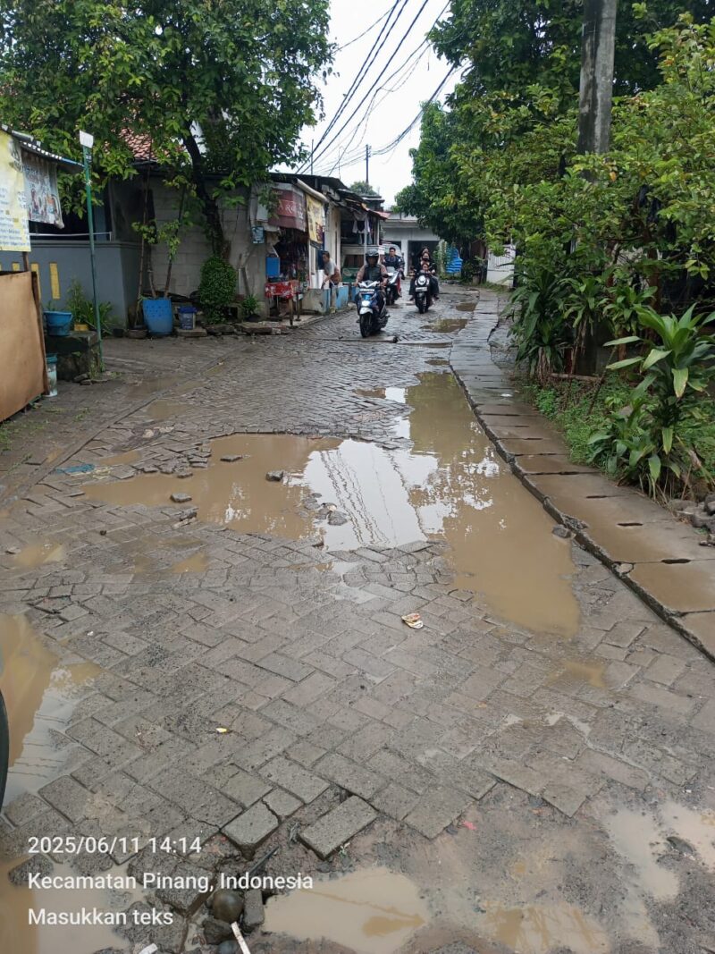 Jalan di Wilayah Kunciran Jaya Rusak Parah, Warga Minta Wali Kota Lihat Ke Lokasi.