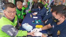 Hari Bhayangkara ke-79, Polisi Layani Pemeriksaan Kesehatan Ratusan Pengemudi Ojek Online di Kota Tangerang.