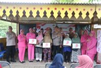 Sambut Hari Bhayangkara ke-79, Polres Metro Tangerang Kota Sebar 2.000 Paket Bantuan Sosial di Slum Area.