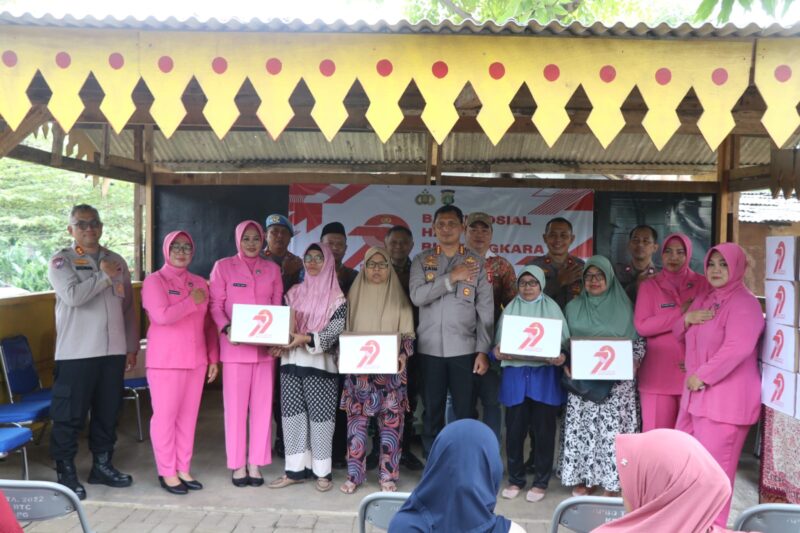 Sambut Hari Bhayangkara ke-79, Polres Metro Tangerang Kota Sebar 2.000 Paket Bantuan Sosial di Slum Area.
