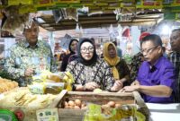 Wabup Tangerang Tinjau Operasi Pasar Minyak Goreng.
