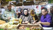 Wabup Tangerang Tinjau Operasi Pasar Minyak Goreng.