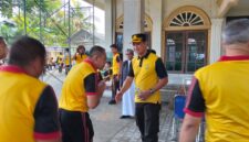 Bakti Religi Hari Bhayangkara ke-79, Polres Metro Tangerang Kota Bersih-Bersih Rumah Ibadah.