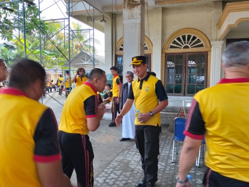 Bakti Religi Hari Bhayangkara ke-79, Polres Metro Tangerang Kota Bersih-Bersih Rumah Ibadah.