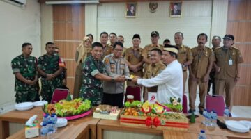 HUT Bhayangkara Ke-79, Camat Kelapa Dua Berkunjung Ke Mako Polsek.