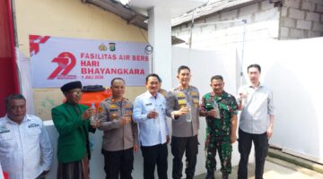 Hari Bhayangkara Ke-79, Polres Metro Tangerang Resmikan Sarana Air Bersih di Desa Bonasari, Pakuhaji.