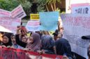 Gagal Diterima Menjadi Siswa SMA Negeri 3 Tangsel Warga Datangi Sekolah.