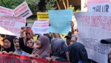 Gagal Diterima Menjadi Siswa SMA Negeri 3 Tangsel Warga Datangi Sekolah.