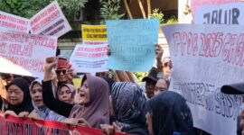 Gagal Diterima Menjadi Siswa SMA Negeri 3 Tangsel Warga Datangi Sekolah.